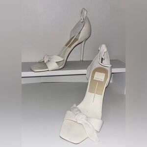 Dolce Vita White Bow Knot Ankle Strap Heels Square Toe Stilettos 8.5 Open Toe